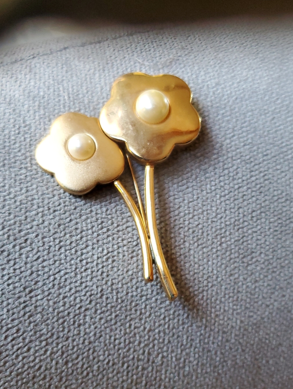 Gold Flower Pearl Center Brooch - Women Jewelry